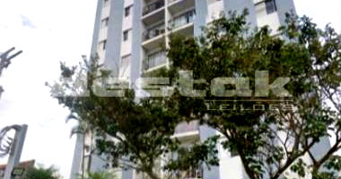Apartamento aconchegante com 2 dormitórios e sacada em Campo Grande