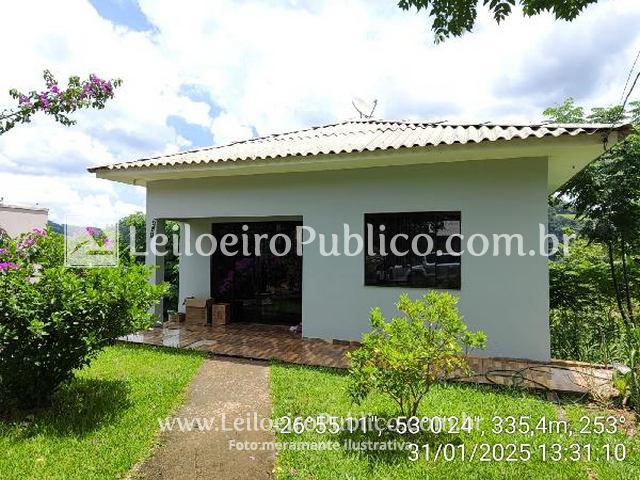 Casa com 2 quartos, 1 banheiro, 49m² construída, 1 vaga