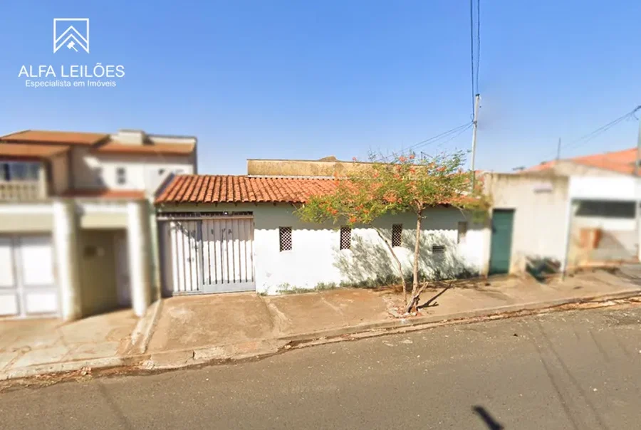 Casa com Terreno de 200m² em Uberaba/MG - 2 Quartos e Edícula