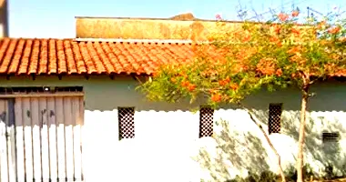 Casa com Terreno de 200m² em Uberaba/MG - 2 Quartos e Edícula