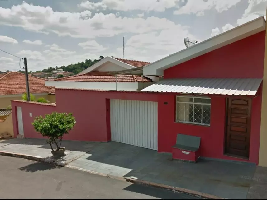 Casa Ocupada com 448m² de Terreno e 213m² Construídos