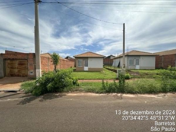 Terreno com 2 quartos, banheiro, sala e cozinha, 200m² terreno