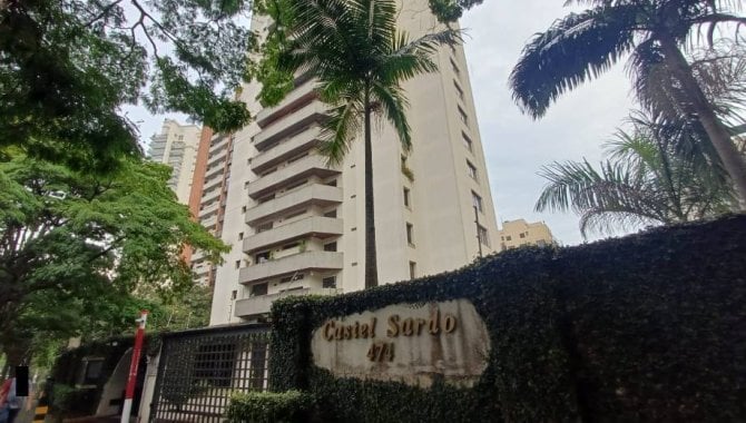 Apartamento com 3 quartos, 4 banheiros e 4 vagas de garagem