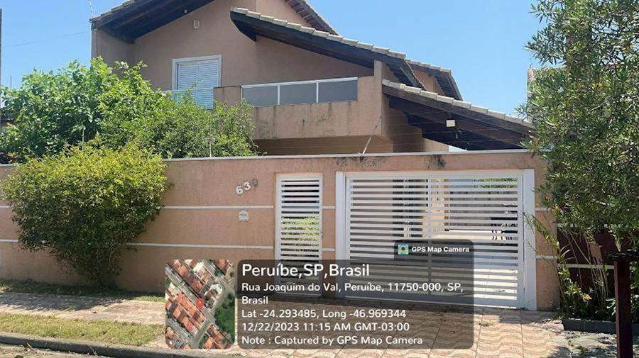 Casa Padrão com 5 dormitórios e 6 banheiros em Peruíbe