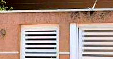 Casa Padrão com 5 dormitórios e 6 banheiros em Peruíbe
