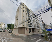 Apartamento duplex com 3 quartos, 2 banheiros e área de serviço