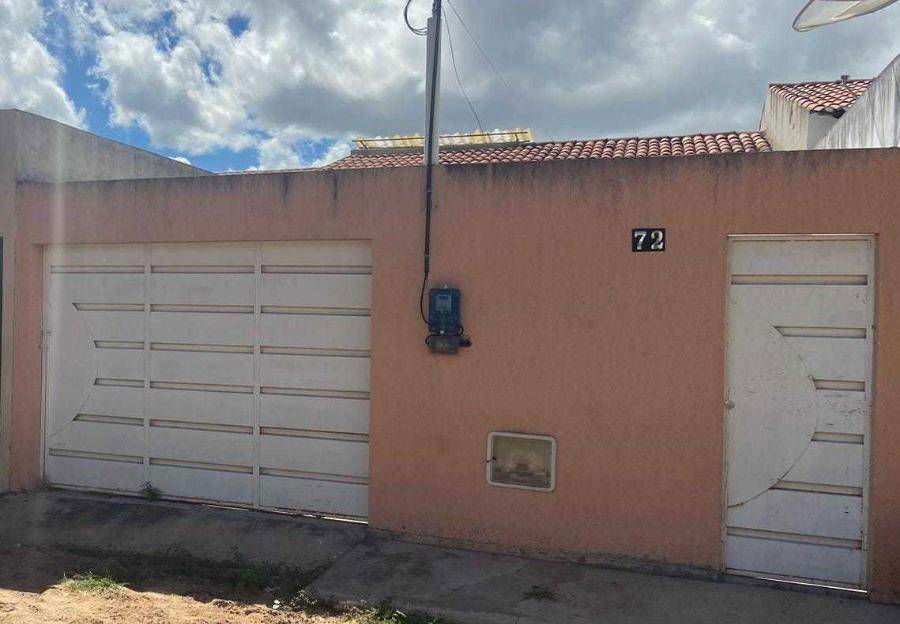 Casa com 2 quartos, 1 banheiro, 70m² construída, ocupada