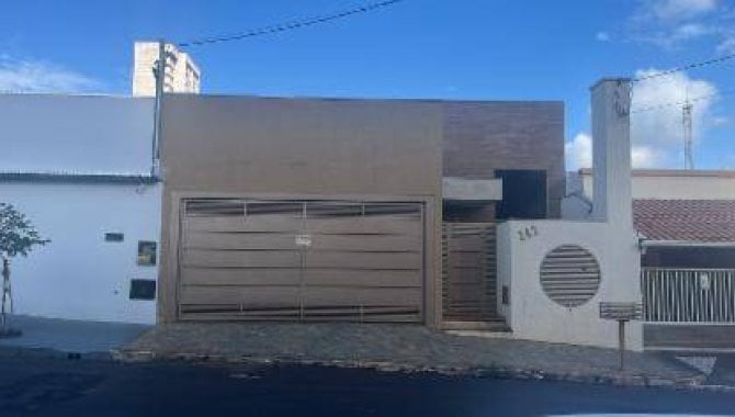 Casa com 4 quartos e 3 banheiros em Tupã