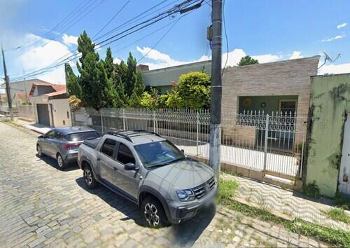 Casa Ocupada com 4 Quartos e 338m² de Área Construída