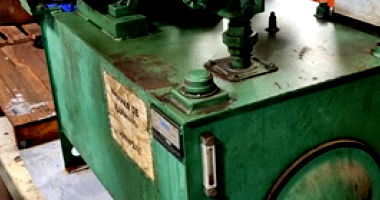 Sucata de Maquinário Hidráulico com Tanque 450L