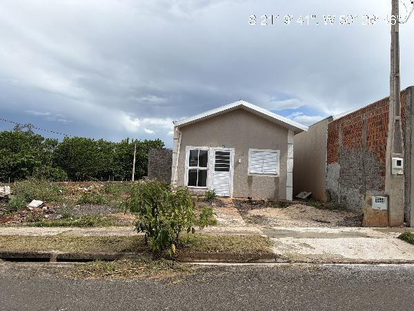 Casa com 2 quartos, 49,18m², 2 vagas, ocupada
