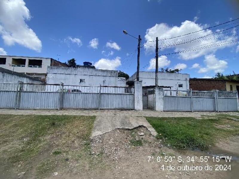 Casa com 1 quarto, 1 vaga e 45,66m² construída, desocupada