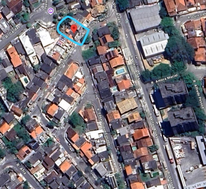 Terreno com três apartamentos não averbados