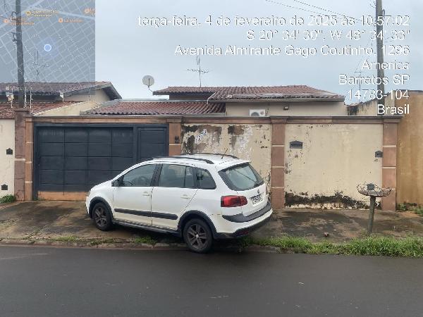 Casa com 3 quartos, 2 vagas e 151,6 m² construída, desocupada