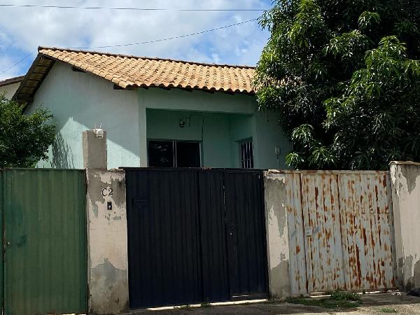 Casa com 2 quartos, 1 vaga de garagem
