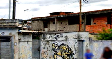 Conjunto com 4 Casas e Salão em Terreno de 250m²