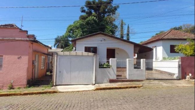 Casa com 3 quartos, 2 banheiros e 1 vaga de garagem