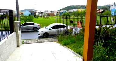 Casa com 2 quartos, 2 banheiros e 1 vaga