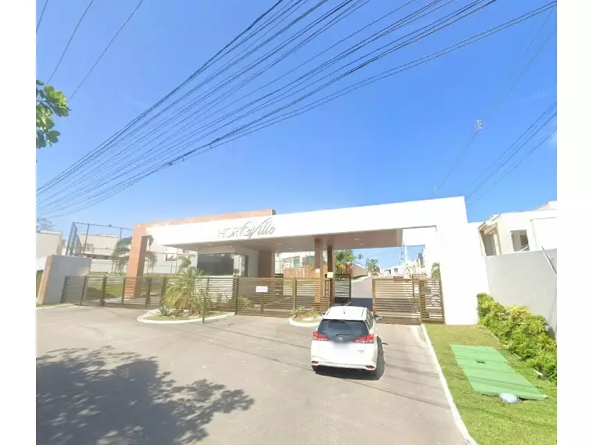 Casa em Leilão com 2 Quartos e 177m² de Área Construída