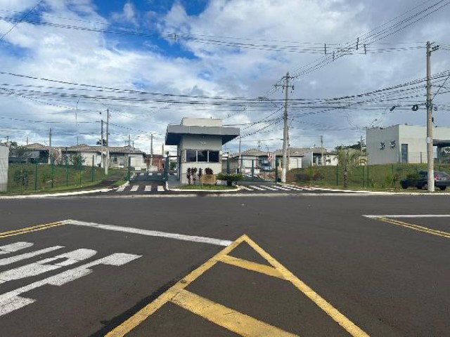 Casa com 2 quartos, 47,31m² privativos, 224,95m² totais, desocupada