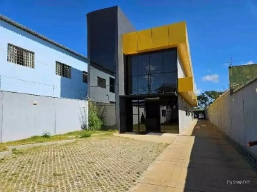 Prédio comercial com 176,85m² construídos