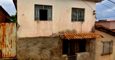 Casa aconchegante com 2 quartos e suíte em Cana Verde/MG
