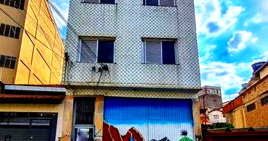 Prédio Residencial/Comercial com 4 Apartamentos e Salão