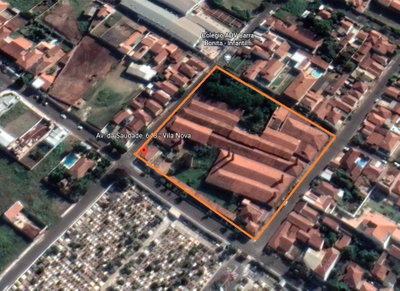 Terreno de 10.000m² com barracão e prédios