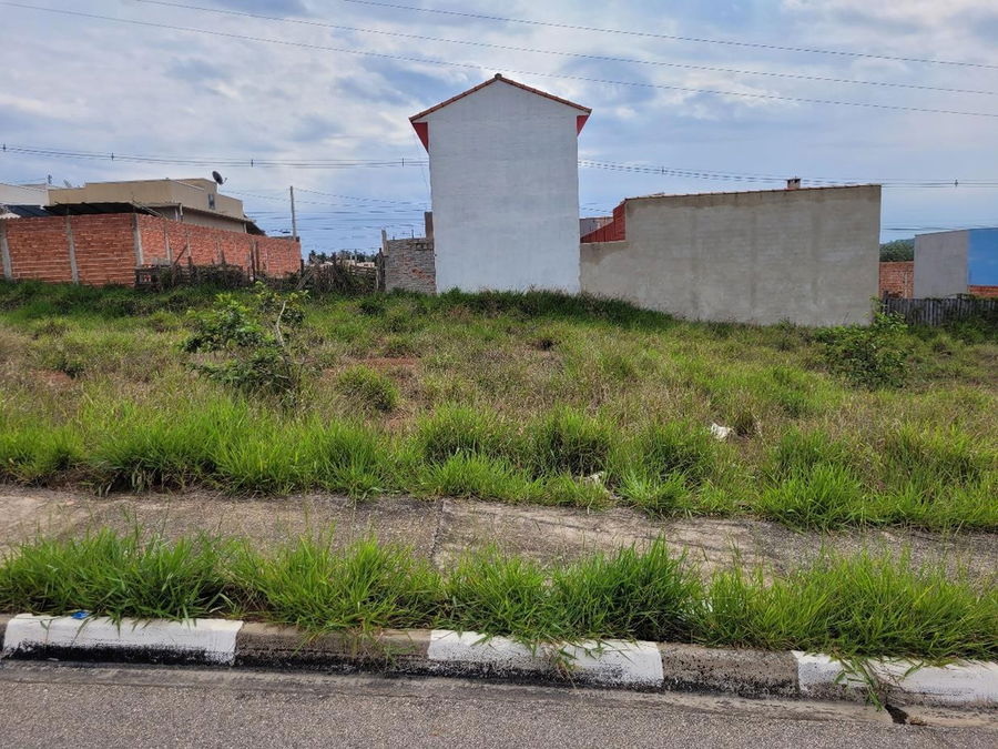 Terreno plano de 160m² no Jardim Domingos Orsi, sem benfeitorias
