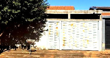 Casa com 2 quartos, 2 banheiros e 55 m²