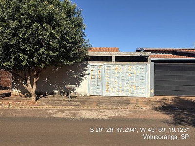 Casa com 2 quartos, 2 banheiros e 55 m²