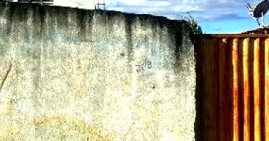 Casa com 3 quartos, 1 banheiro e 1 vaga