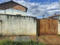 Casa com 3 quartos, 1 banheiro e 1 vaga