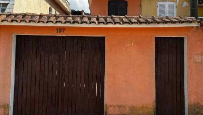 Casa padrão com 1 quarto e 1 vaga de garagem em Guarujá