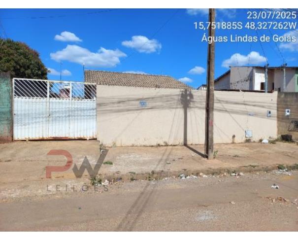 Casa em Águas Lindas de Goiás com 2 quartos e 360m² de terreno