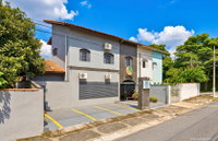 Casa Sobrado 145m² em Pindamonhangaba/SP - 2 Vagas, 3 Quartos
