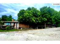 Terreno com Casa de Madeira e Criação de Aves