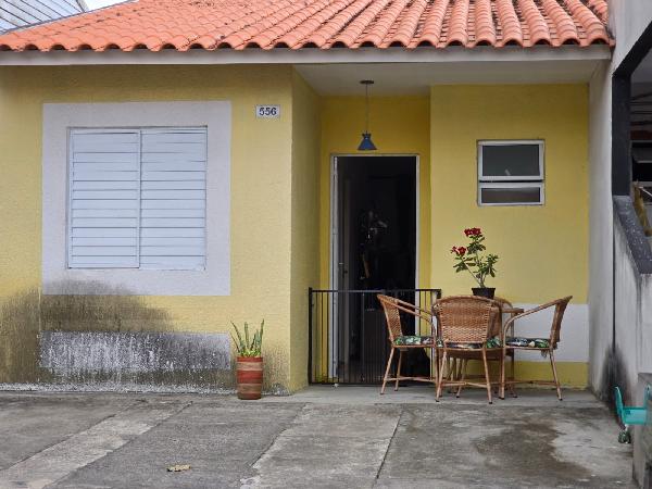 Casa com 2 quartos, 1 vaga de garagem, 43.58m²