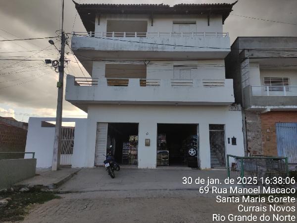 Espaçoso Prédio com 128m² Construídos, 144m² Terreno e 1 Banheiro