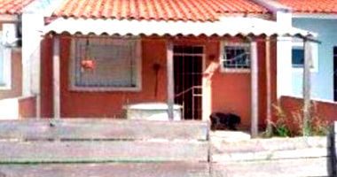 Casa 38 m² com área total de 41 m², imóvel ocupado, ideal para investimento