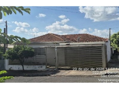 Casa ocupada com 117,70 m² construídos