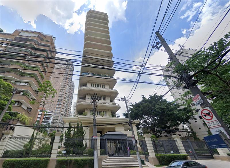 Duplex Luxo 672m² com 4 suítes e 8 vagas no Jardim Europa