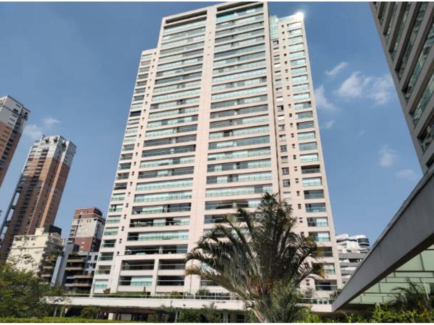 Apartamento Espaçoso com 4 Vagas em Vila Uberabinha