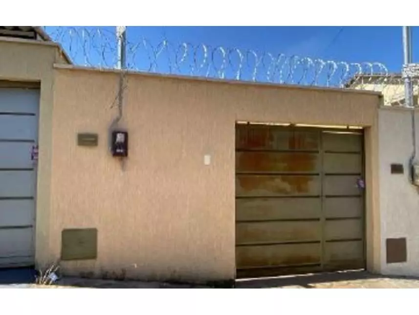 Casa em Leilão com 86m² Construída em Condomínio Fechado
