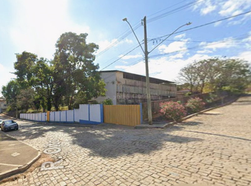 Imóvel Comercial (Escola) com 4.972m² em Iguatama/MG