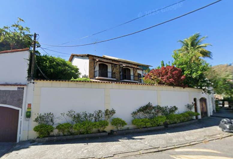 Casa com 409,00 m² em Jacarepaguá, Ocupada