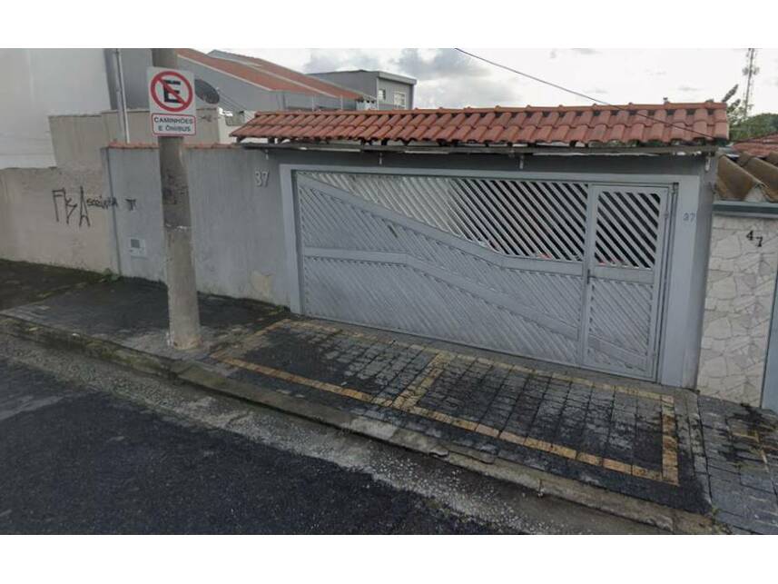 Casa com 300m² de terreno e 185m² construída, ocupada