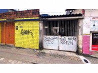 Casa com 330m², 3 quartos, 2 banheiros, desocupada