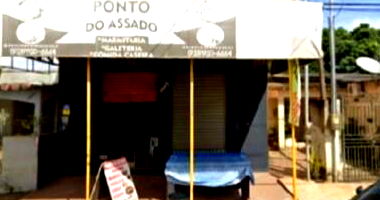 Prédio Comercial com Galpão e Casas, Área Construída 255,78m²