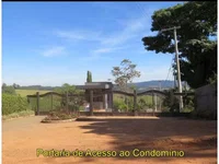 Casa em Condomínio com 3 Quartos e 1 Banheiro em Leilão